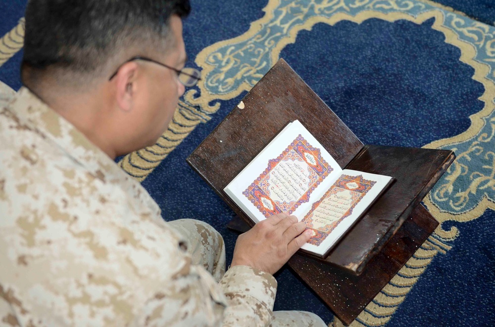 CENTCOM Muslim chaplain interacts with Jordanian Armed Forces imams