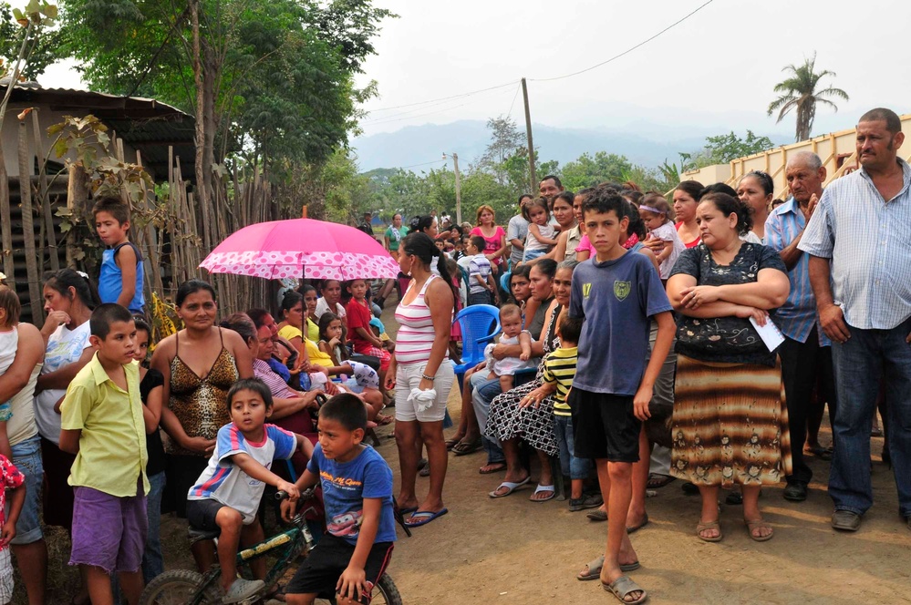 Soldiers celebrate building a schoolhouse for Hondurans