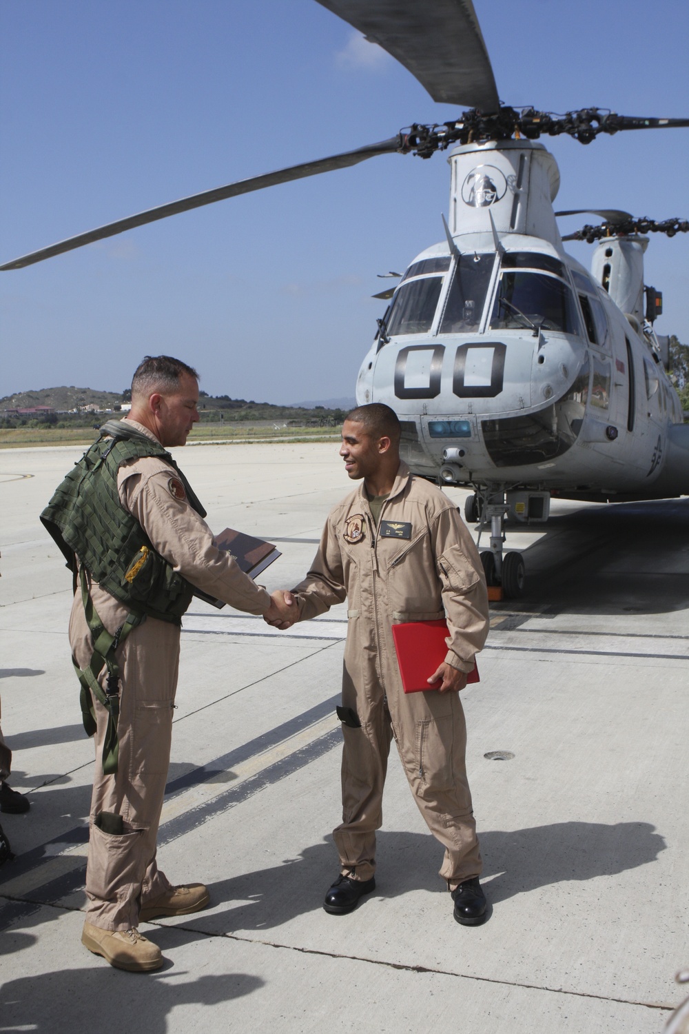 Last CH-46 pilot graduates