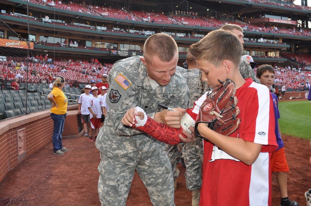 DVIDS - News - Soldiers recognized at St. Louis Cardinals game