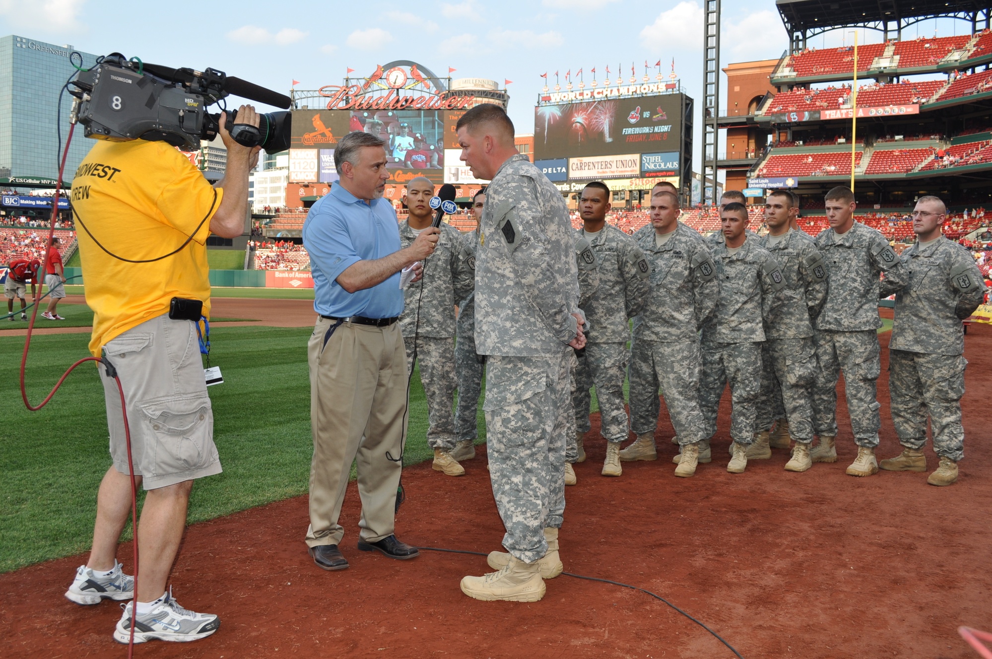 DVIDS - News - Soldiers recognized at St. Louis Cardinals game