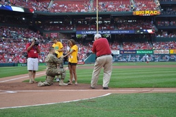 Soldier proposes during St. Louis Cardinals game