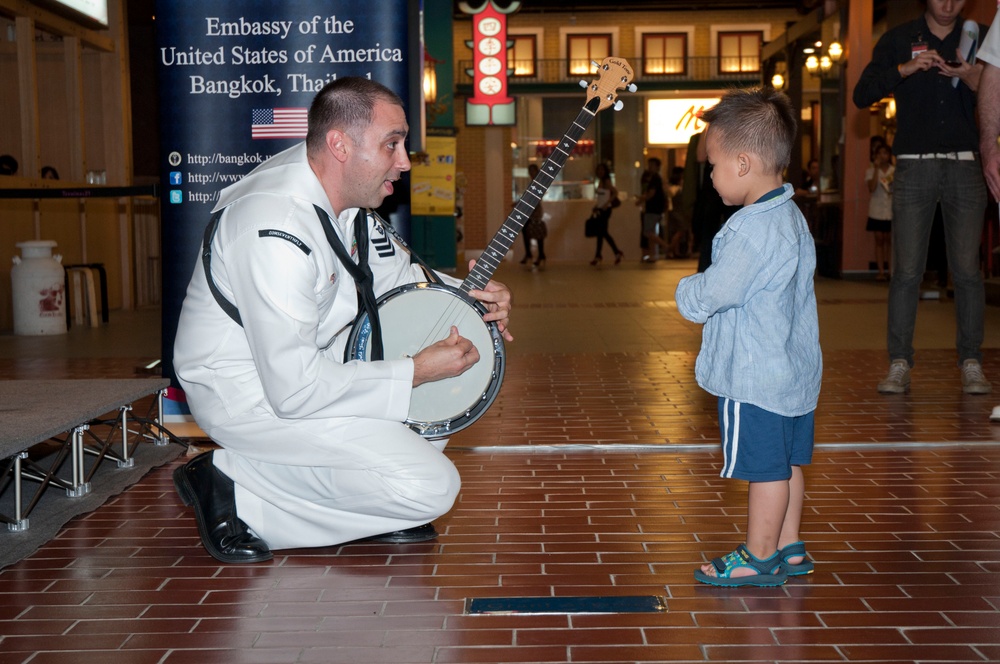 7th Fleet band plays in Thailand