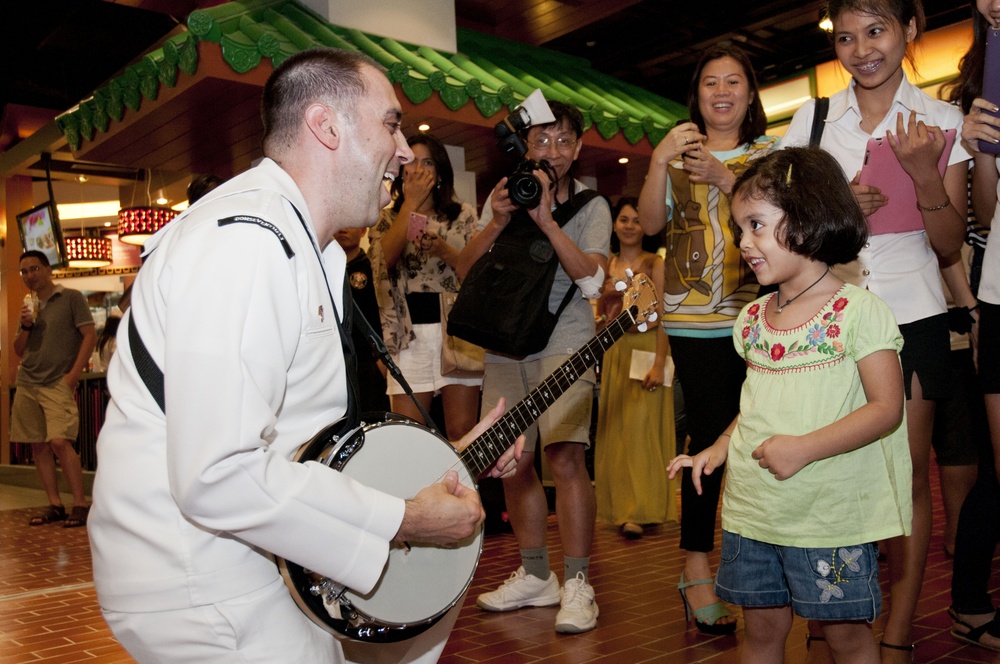 7th Fleet band plays in Thailand