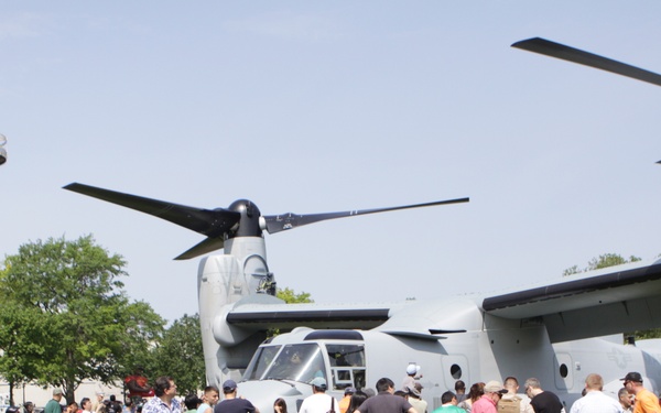 Marine helicopter raid at Corona Park - Fleet Week New York 2012