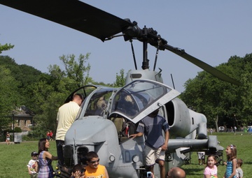 Marine helicopter raid at Cloves Lake Park - Fleet Week New York 2012