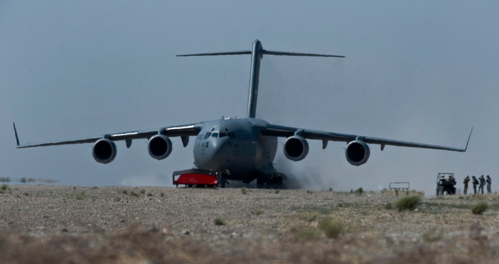 Weapons School conducts mass air mobility exercise