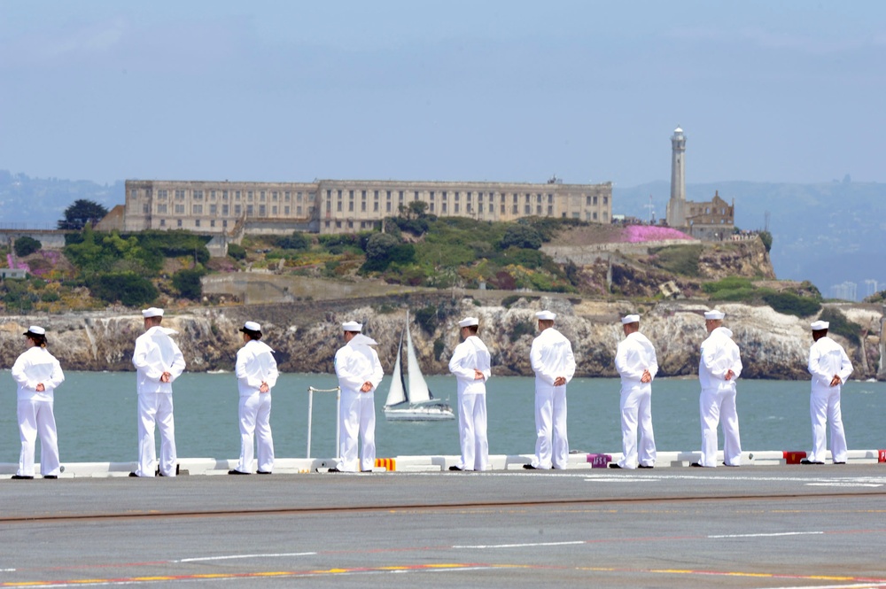 USS Nimitz enters San Francisco Bay