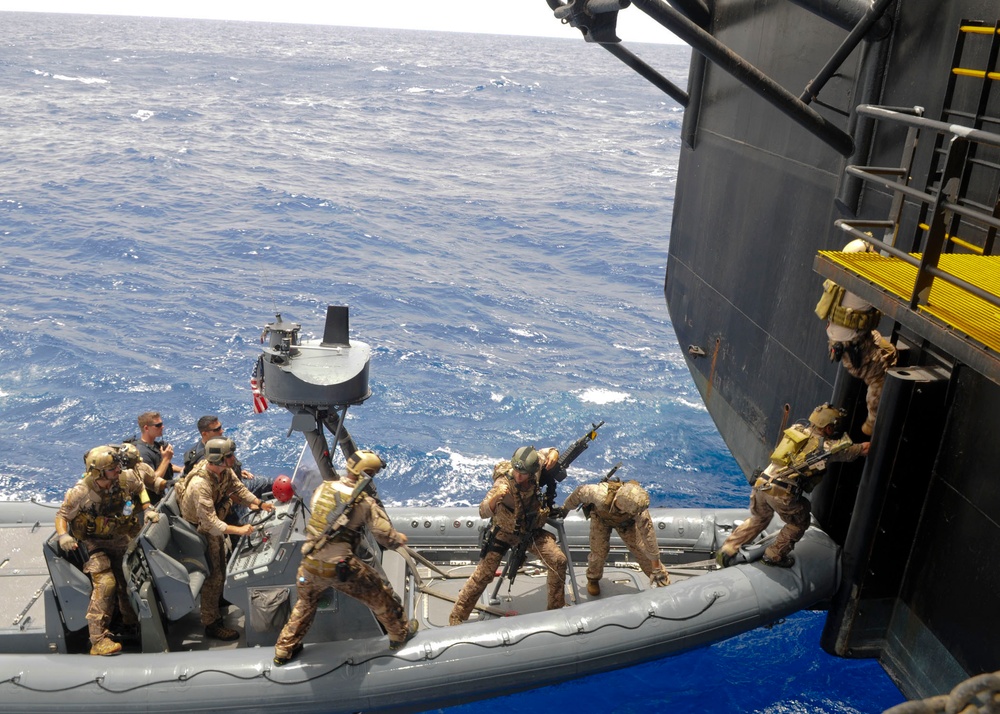 24th MEU conducts visit, board, search and seizure exercises