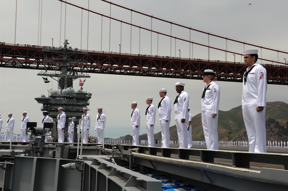 USS Nimitz arrives at San Francisco Bay