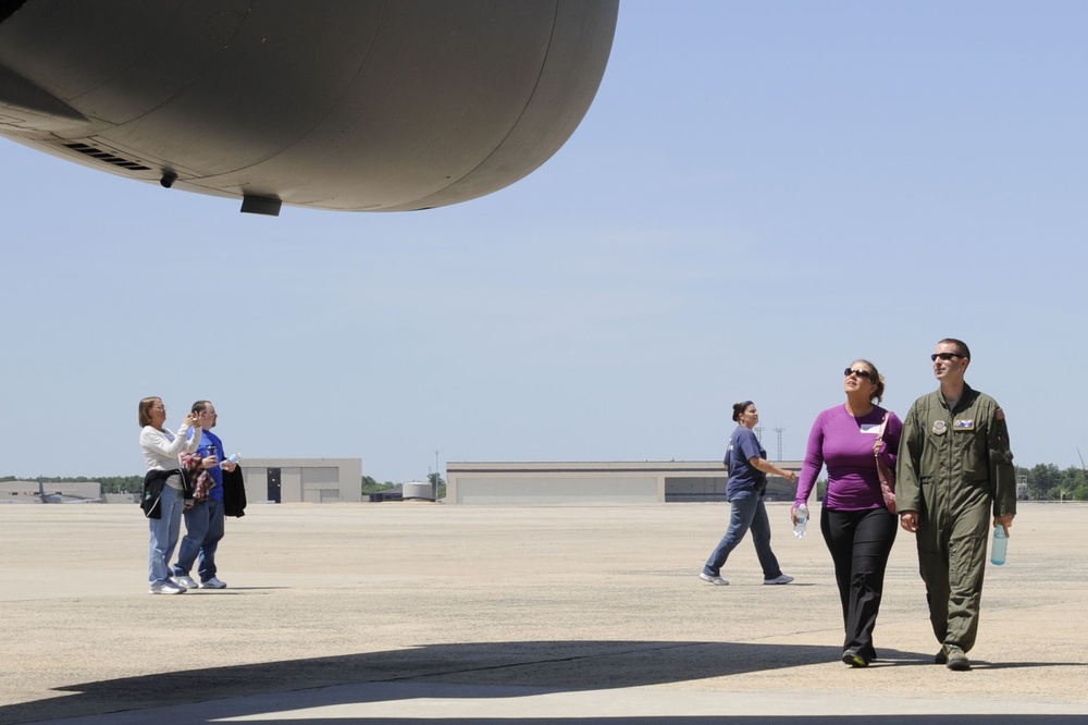 Spouses tour C-17