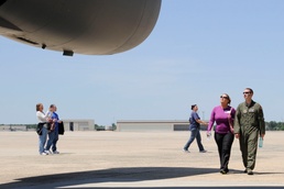Spouses tour C-17