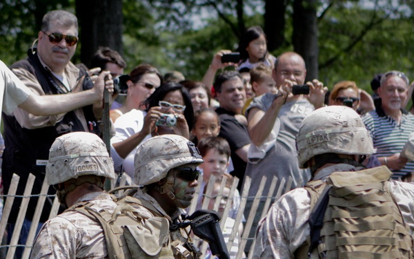 Marines simulate air raid For New Yorkers