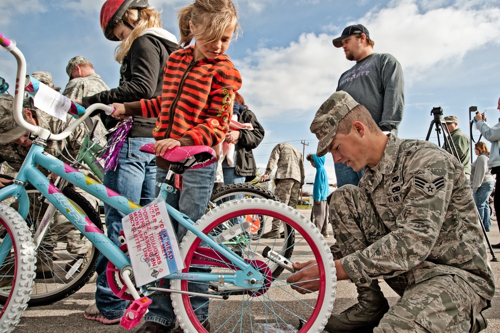 Idaho Air Guard helps deserving kids get bikes