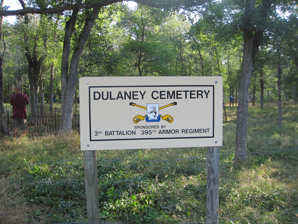 3-395th Armor soldiers clean up historic Bell County cemetery