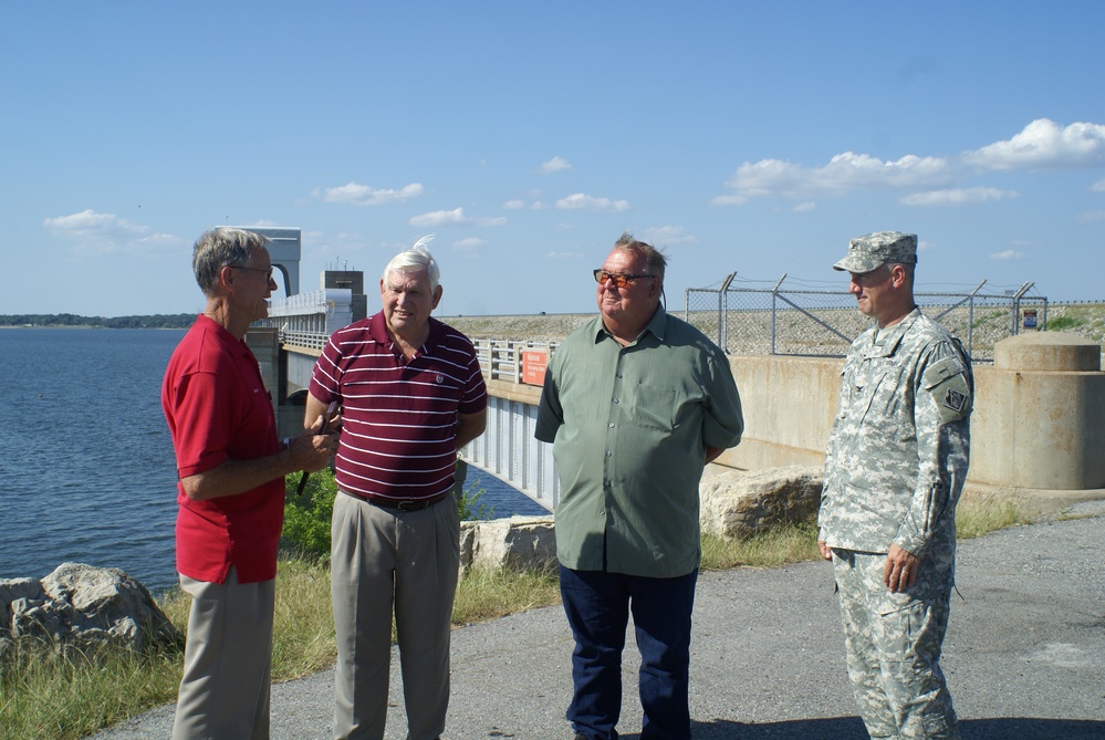 Near-drowning survivors, USACE thank rescuer who pulled victims from sinking boat