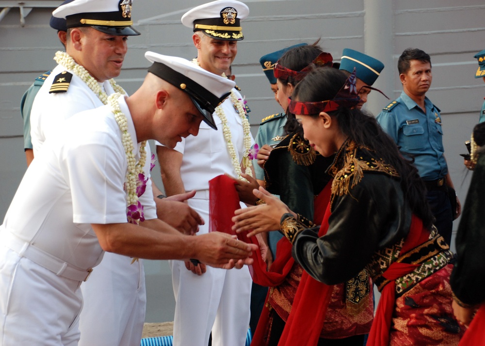 USS Vandegrift arrives in Indonesia for CARAT 2012