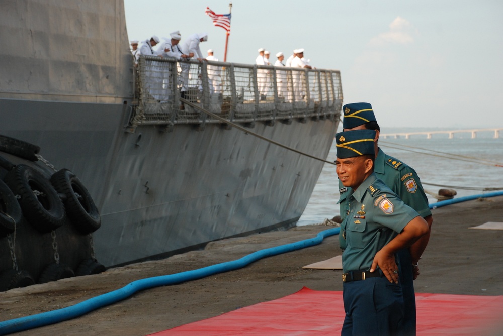 USS Vandegrift arrives in Indonesia for CARAT 2012
