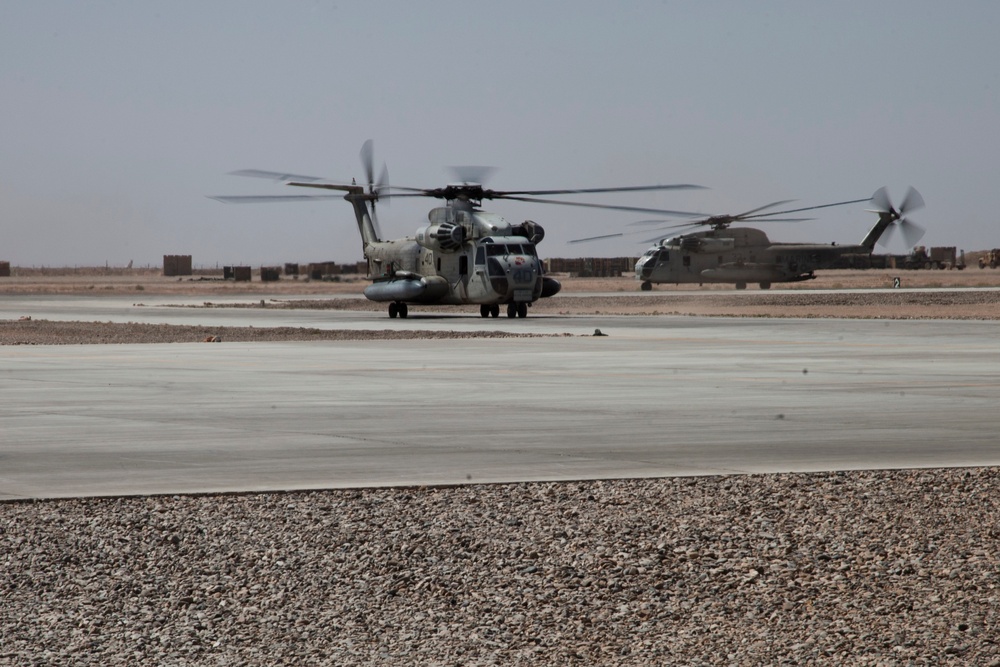 General Officers visit Camp Dwyer