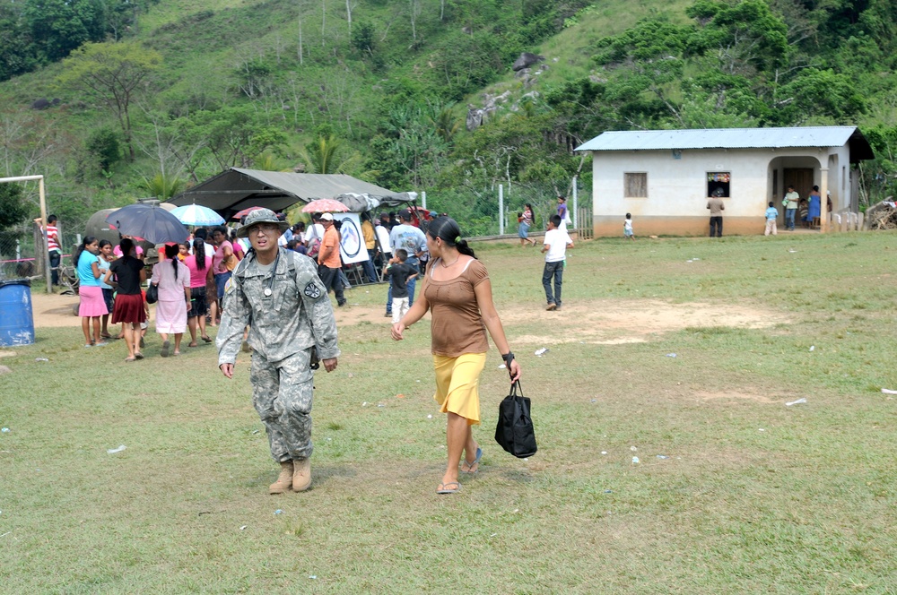 Medical Readiness Training Exercises at San Juan de Sitio, Honduras