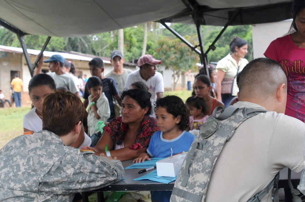 Medical Readiness Training Exercises at San Juan de Sitio, Honduras