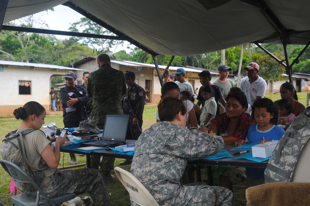 Medical Readiness Training Exercises at San Juan de Sitio, Honduras