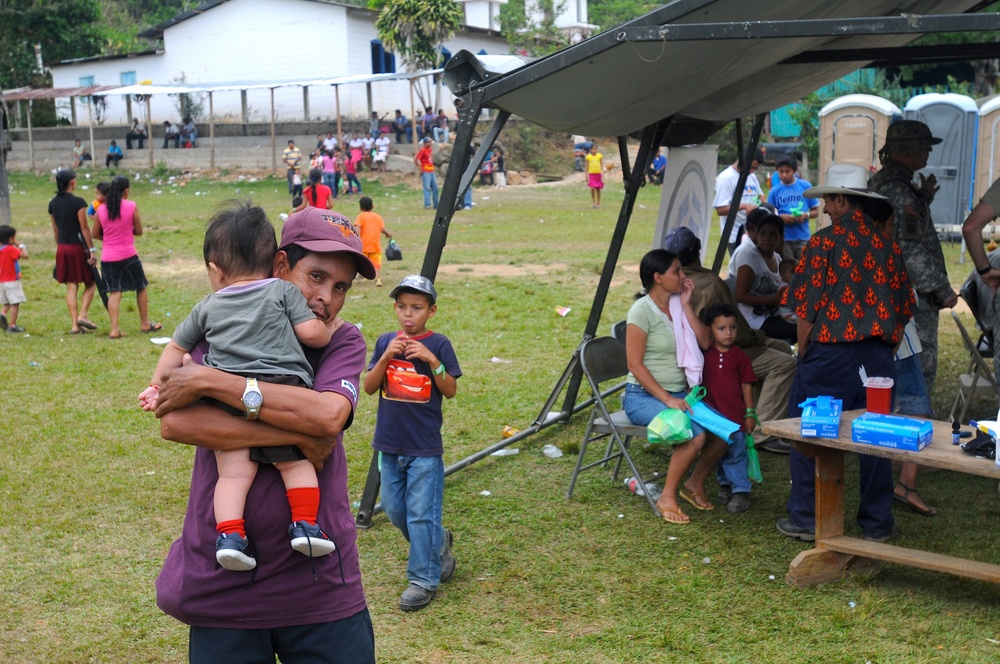 Medical Readiness Training Exercises at San Juan de Sitio, Honduras