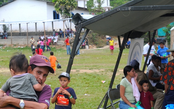 Medical Readiness Training Exercises at San Juan de Sitio, Honduras