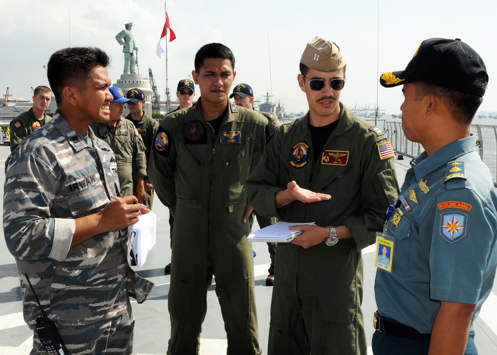 U.S.-Indonesian navies participate in flight deck familiarization event