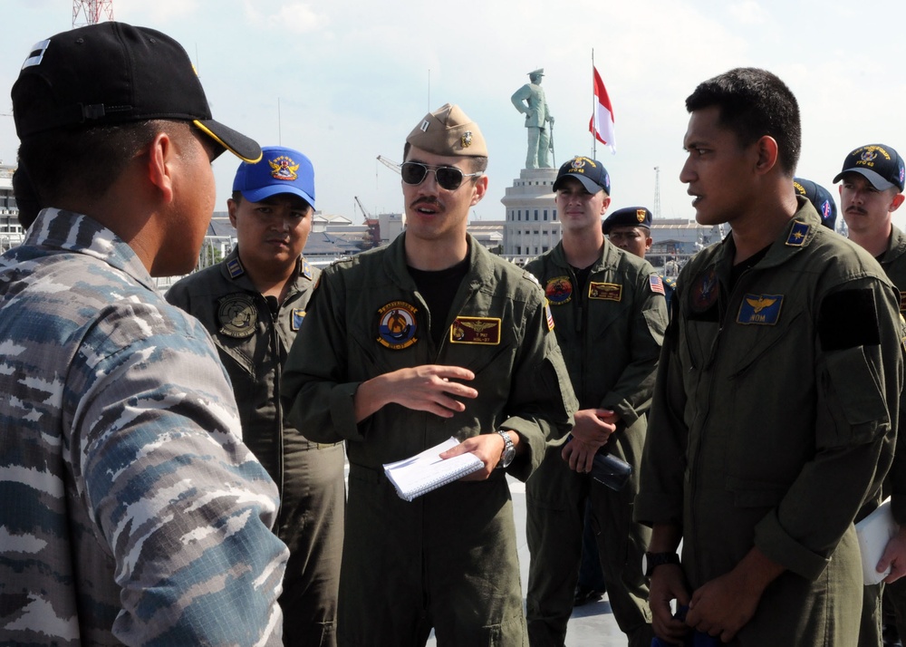 U.S.-Indonesian navies participate in flight deck familiarization event