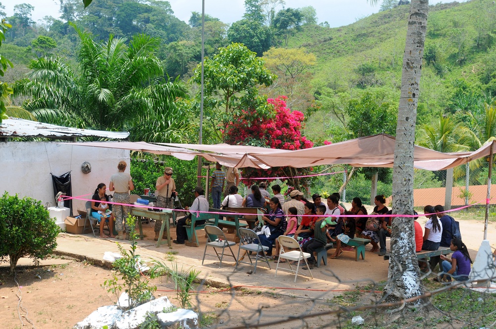 Medical Readiness Training Exercises at San Juan de Sitio, Honduras