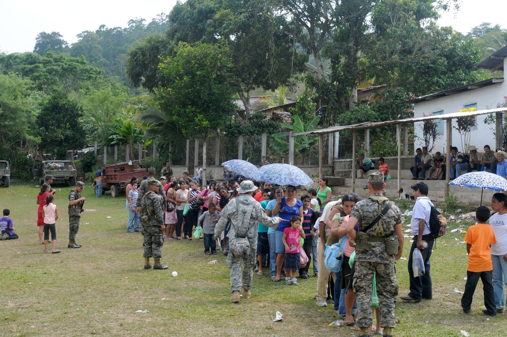 Medical Readiness Training Exercises at San Juan de Sitio, Honduras