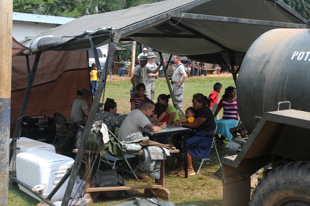 Medical Readiness Training Exercises at San Juan de Sitio, Honduras