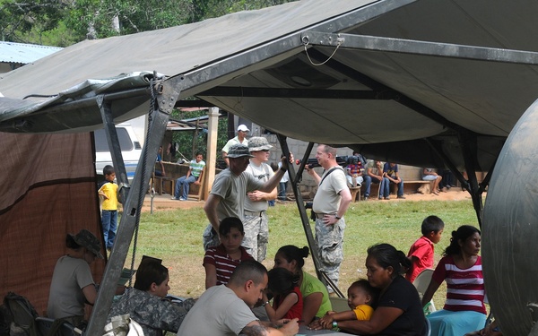 Medical Readiness Training Exercises at San Juan de Sitio, Honduras