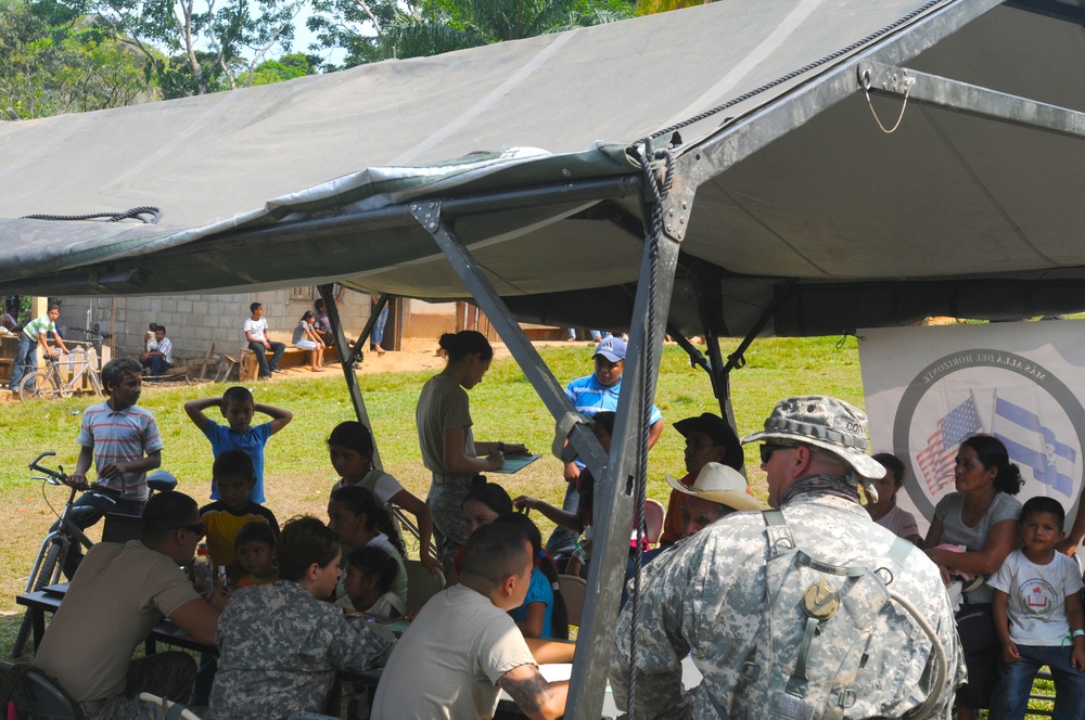 Medical Readiness Training Exercises at San Juan de Sitio, Honduras