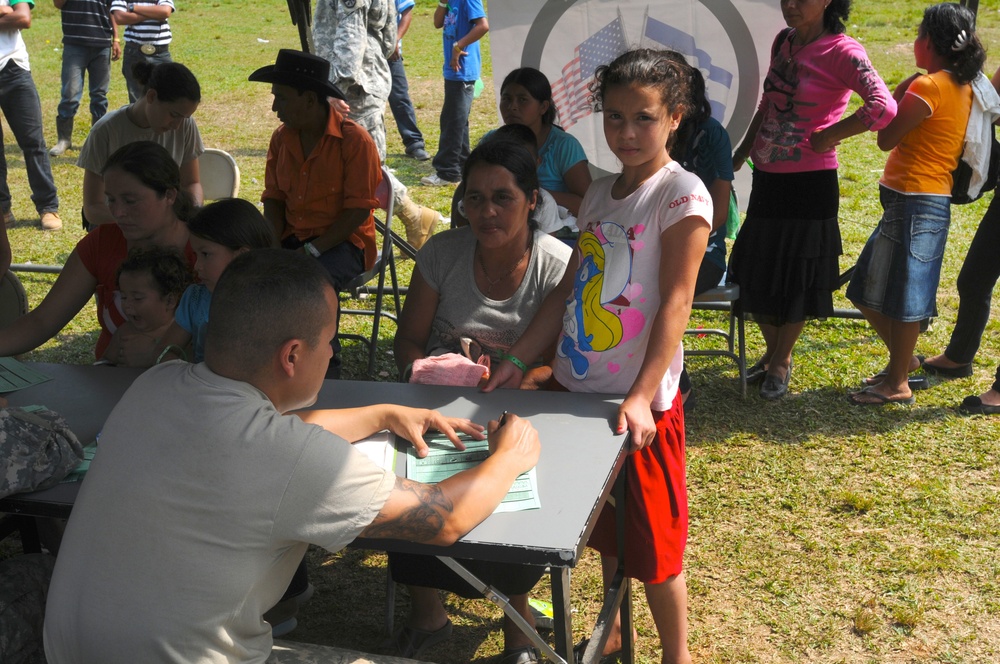 Medical Readiness Training Exercises at San Juan de Sitio, Honduras