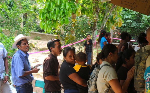 Medical Readiness Training Exercises at San Juan de Sitio, Honduras