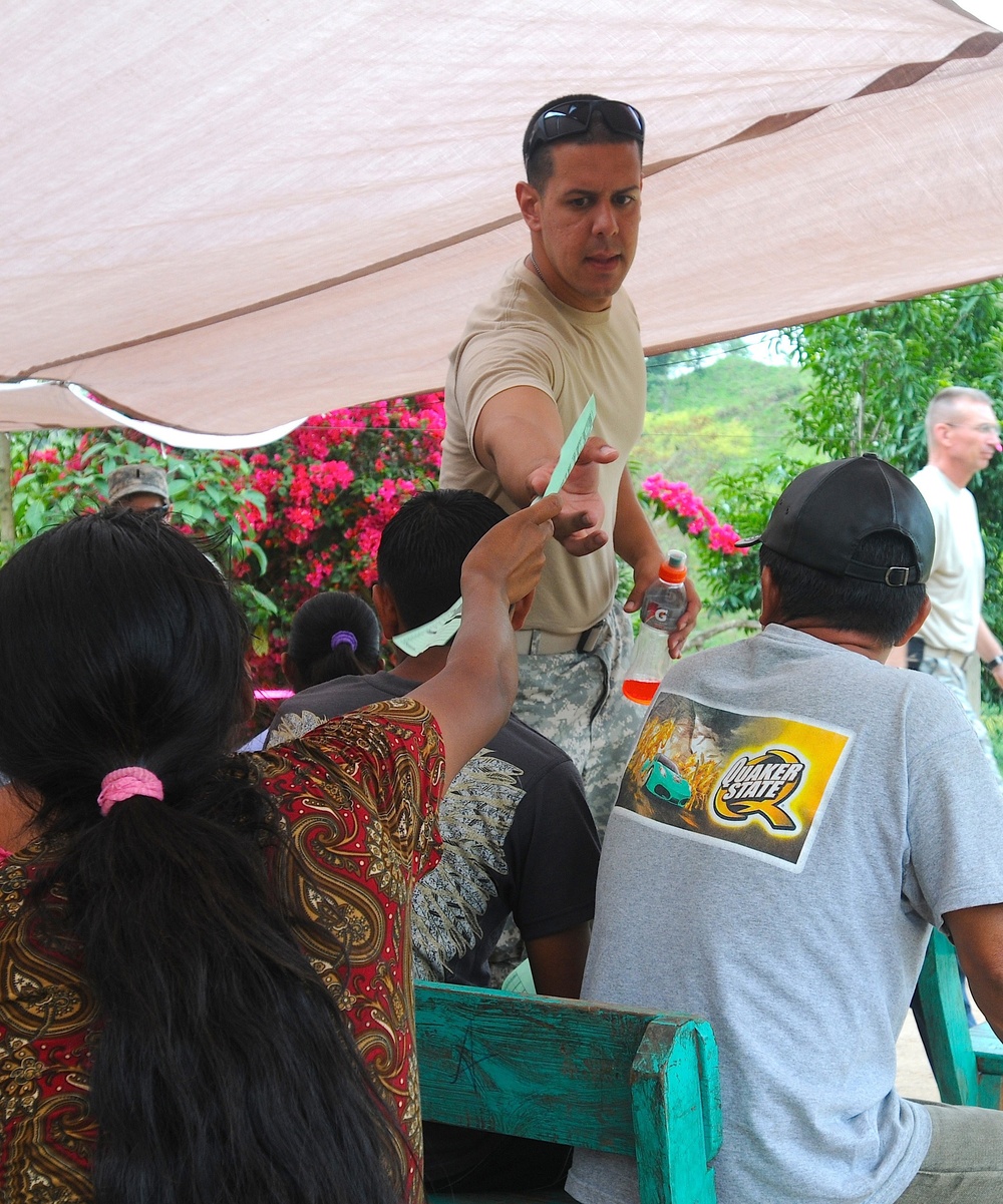 Medical Readiness Training Exercises at San Juan de Sitio, Honduras