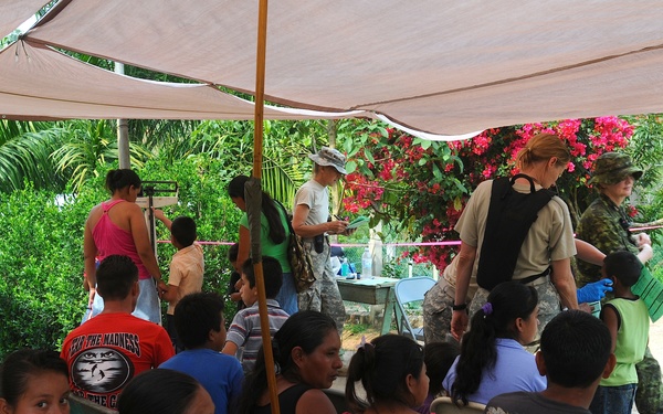 Medical Readiness Training Exercises at San Juan de Sitio, Honduras