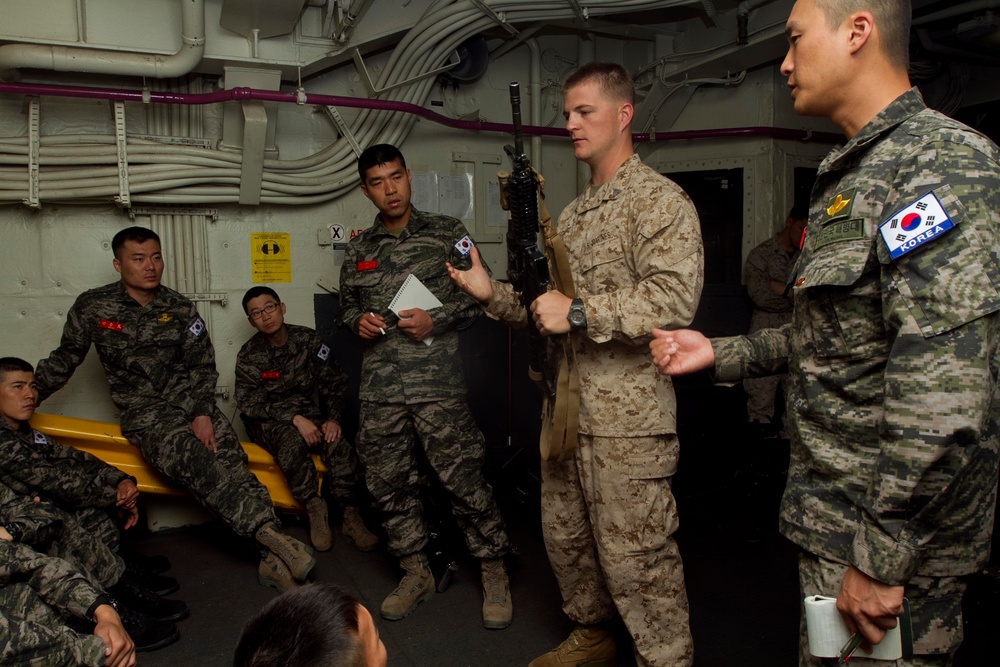U.S., Korean Marines participate in weapons handling class