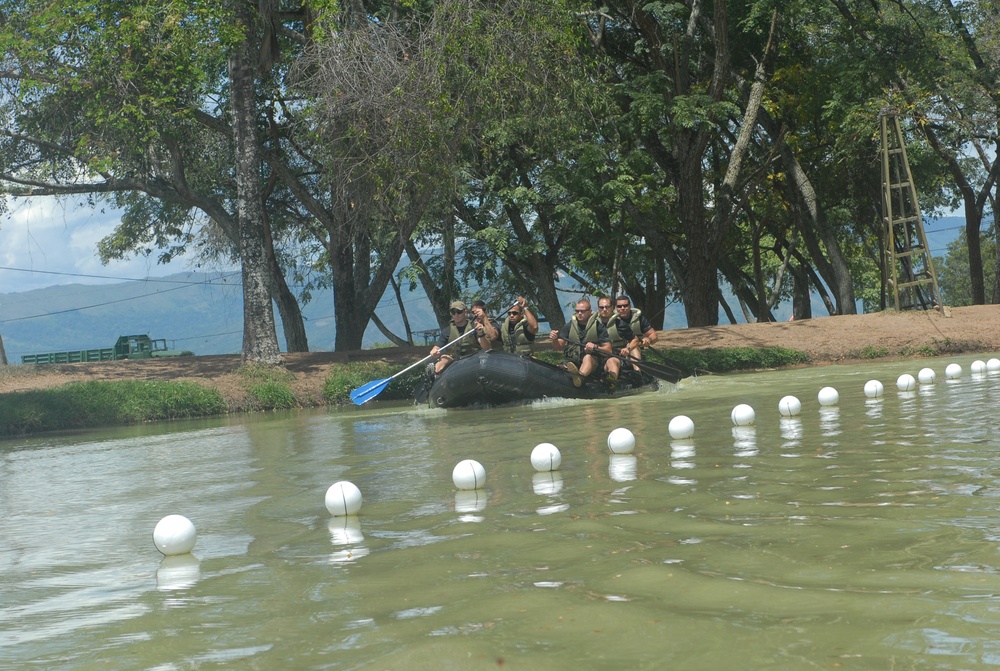 Fuerzas Comando 2012