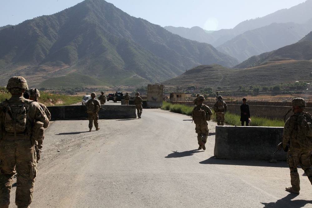 Charlie Company,1st Battalion, 12 Infantry Regiment, 4th Brigade Combat Team, 4th Infantry Division, school visit