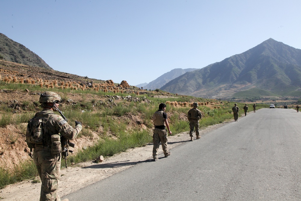 Charlie Company,1st Battalion, 12 Infantry Regiment, 4th Brigade Combat Team, 4th Infantry Division, school visit