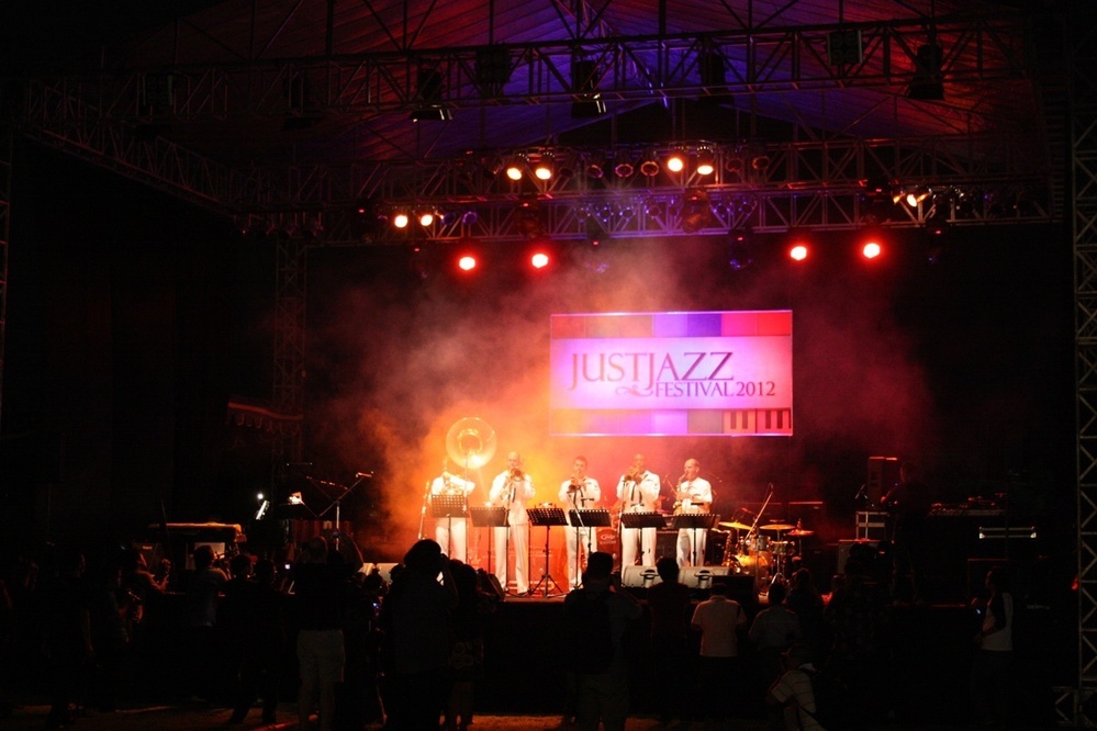 7th Fleet Band performs in Indonesia