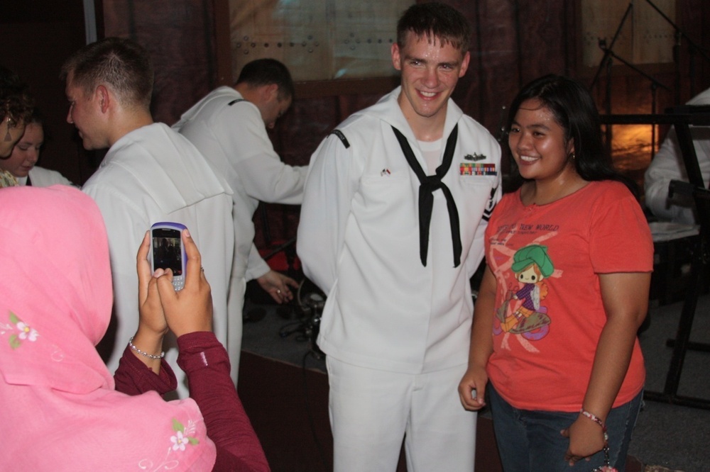 7th Fleet Band performs in Indonesia