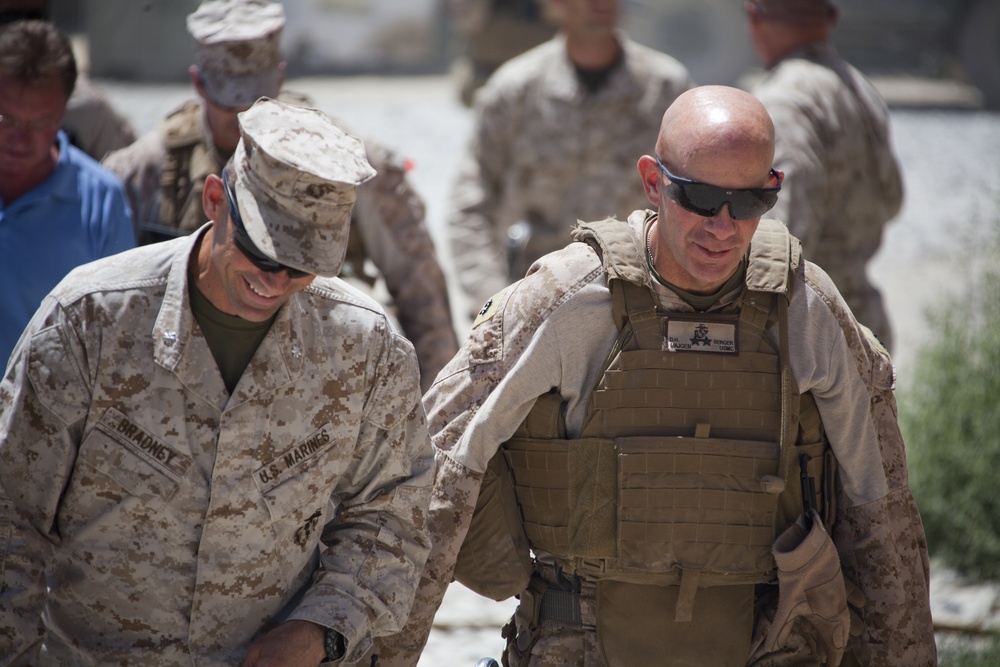 Commanding General visits 1/7 Marines