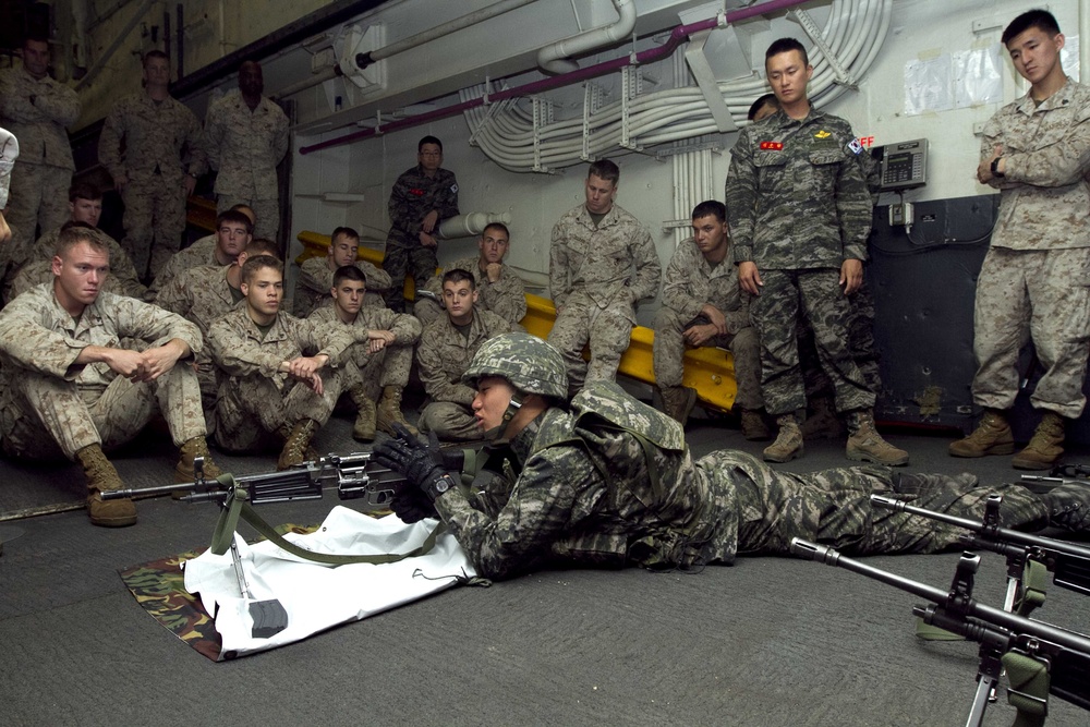 ROK Marines participate in weapons class with MEU Marines