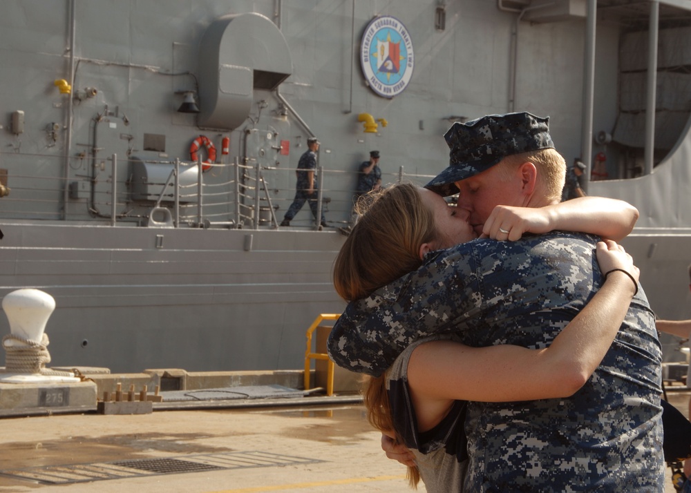 USS Carr departs Norfolk