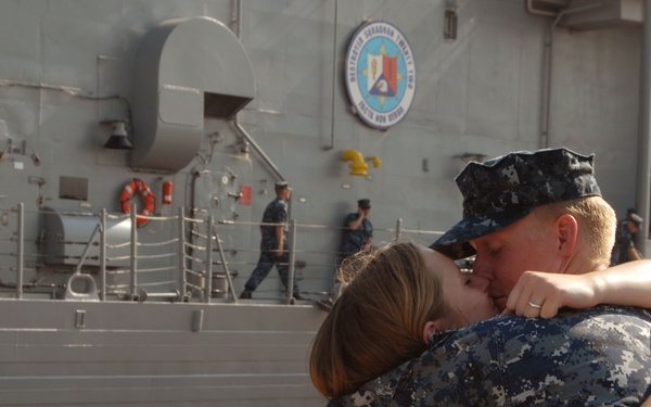 USS Carr departs Norfolk