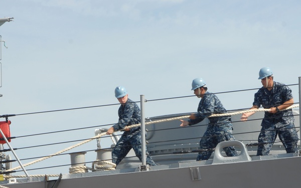 USS Carr departs Norfolk